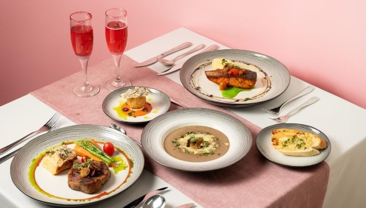 Bersenanglah dalam Romantisme Makan Malam Pink Soire di Hari Valentine Swiss-Belresort Dago Heritage Bandung