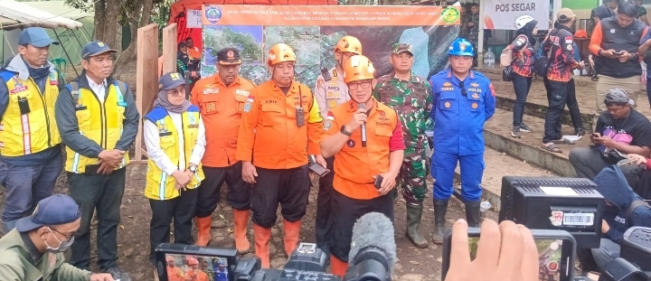 34 Korban Longsor di Kampung Pasir Kuning, Pasirlangu Cisarua Bandung Barat  Dievakuasi