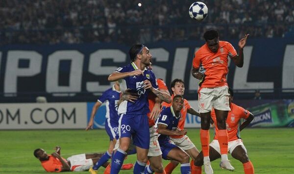 Laga Persib Bandung melawan Ratchaburi FC berlangsung di Stadion Gelora Bandung Lautan Api, Rabu (18/2/2026) malam WIB. Foto-foto : Taofik Achmad Hidayat/Pojok Bandung


