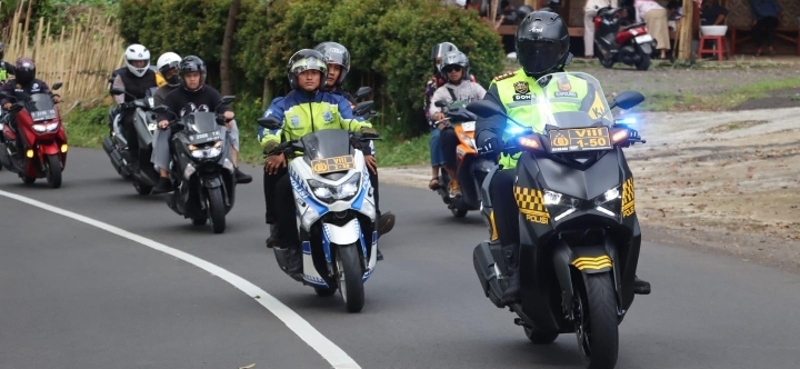 Jamin Keamanan Wisatawan, Kapolres Subang AKBP Dony Eko Wicaksono Pimpin Patroli di Jalur Wisata