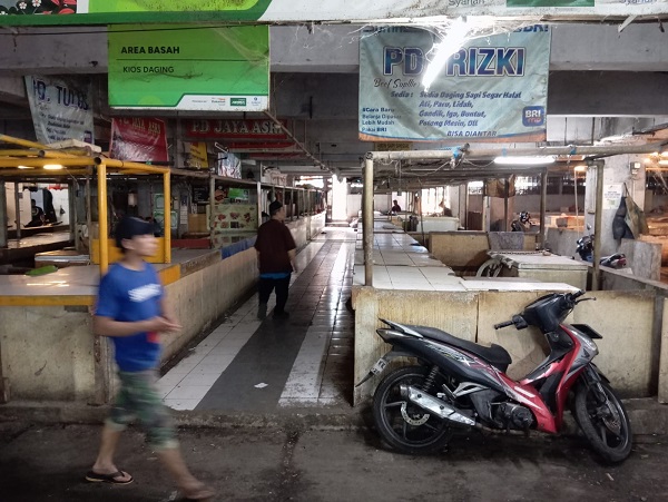Warga Kota Bandung Mulai Beralih ke Daging Ayam, Harga Sapi di Pasar Kosambi Tembus Rp160 Ribu per Kg